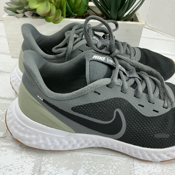 Nike Gray Men's Shoes - Picture 3 of 6